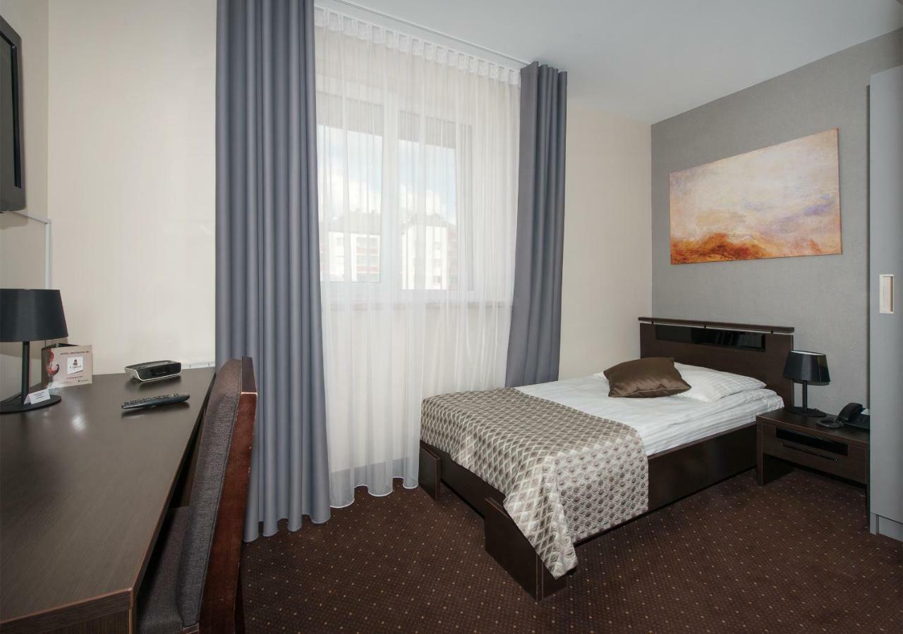 ביאלה פולדאסקה Hotel Capitol מראה חיצוני תמונה