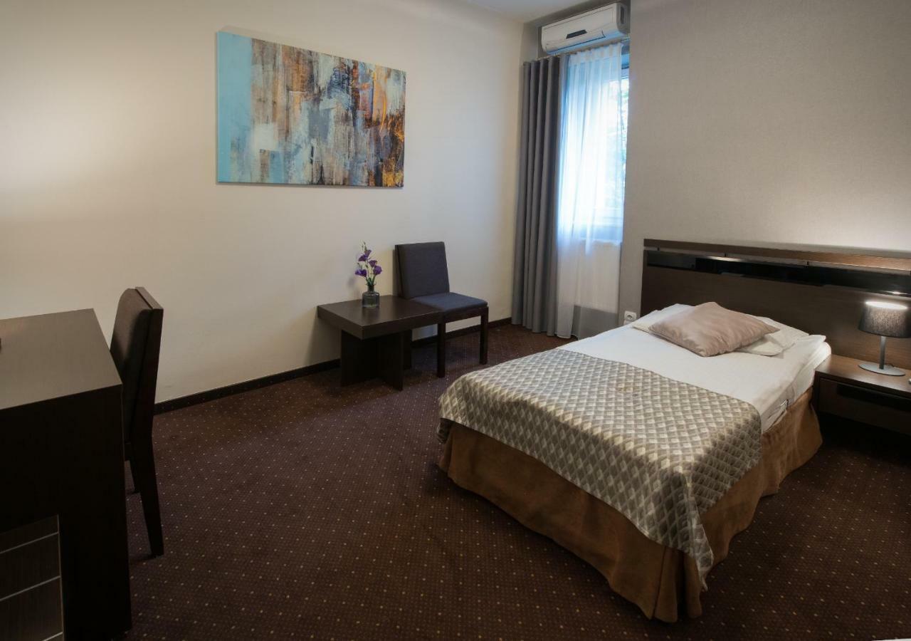 ביאלה פולדאסקה Hotel Capitol מראה חיצוני תמונה